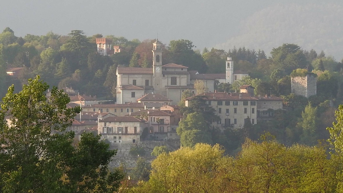 Besozzo: storia, monumenti e sentieri tra Lago Maggiore e Varese